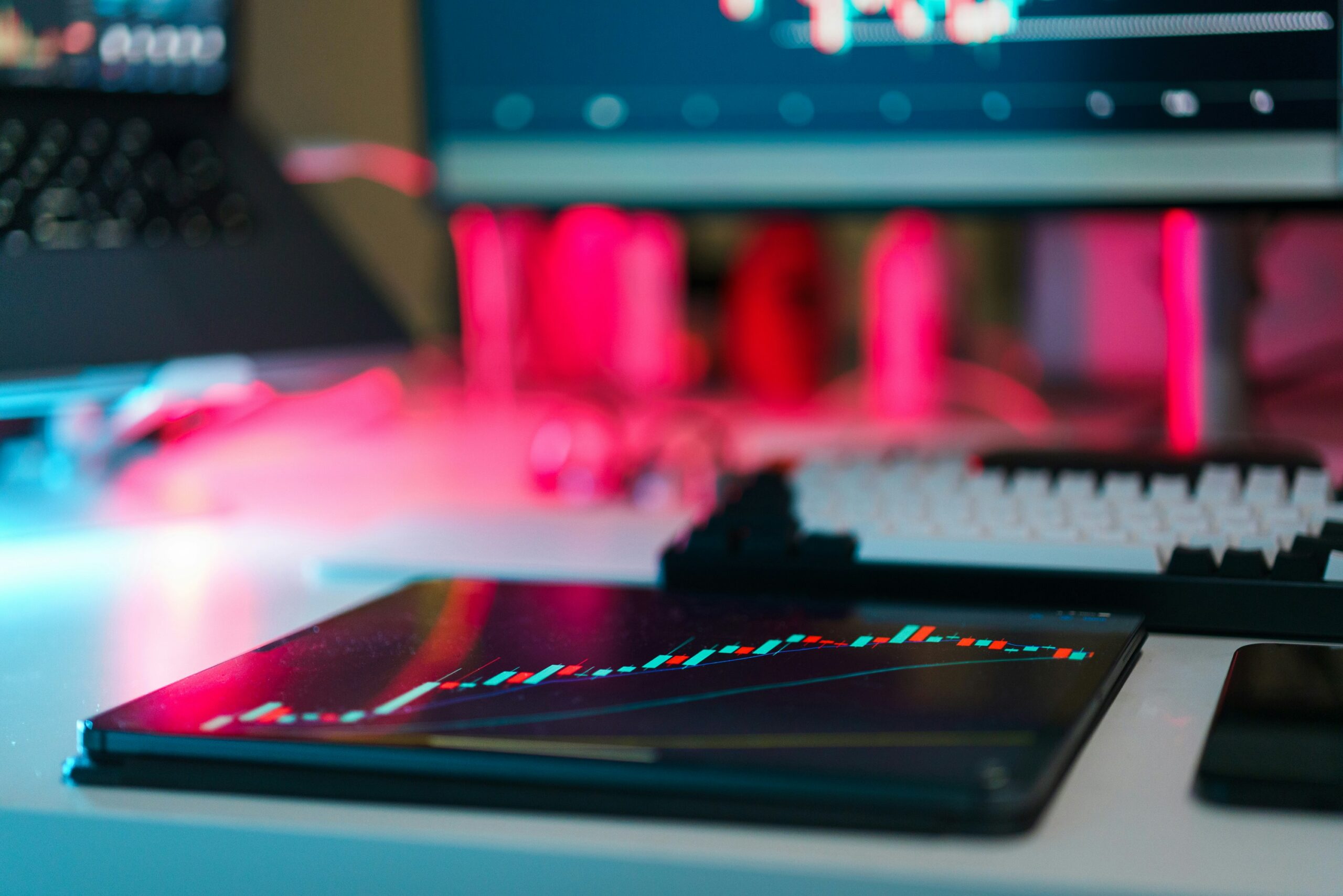 jakub-zerdzicki-f65Fz7TI9UA-unsplash A computer screen tracking data